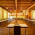 Acantus Apartment
